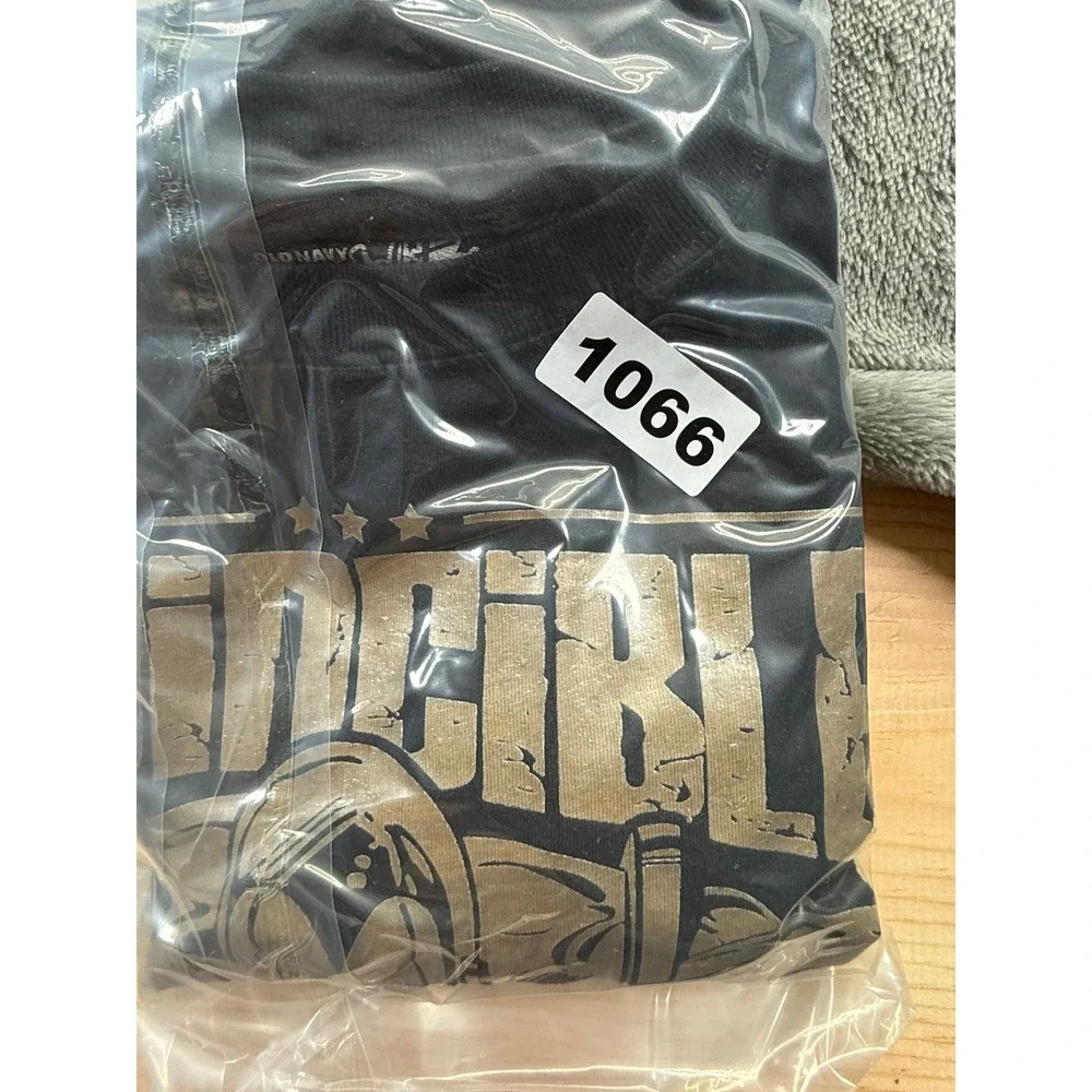Old Navy Marvel Invincible Iron Man Boys Long Sleeve Graphic Tee Black Size M